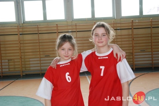 I Turniej Halowy Piłki Nożnej Dziewcząt w Szkole Podstawowej nr 10 w Jaśle