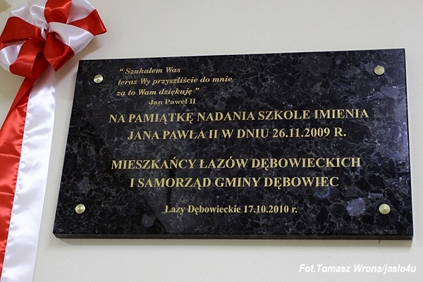 Jan Paweł II patronem szkoły w Łazach Dębowieckich