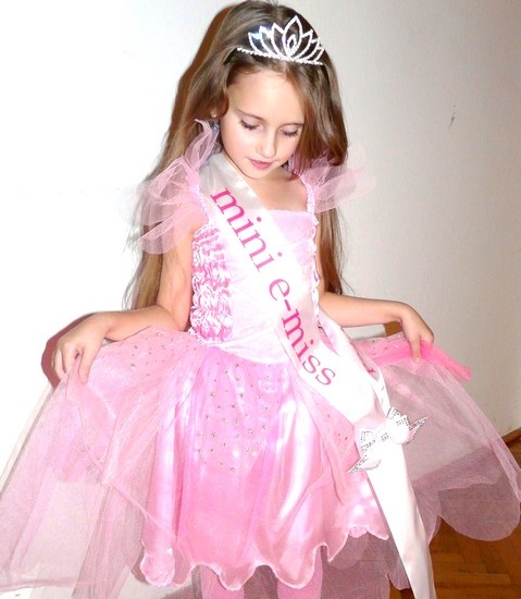 Mini-e-miss października 2011