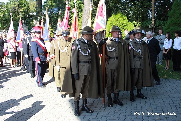 Odsłonięcie pomnika - Dębowiec 30.08.2009