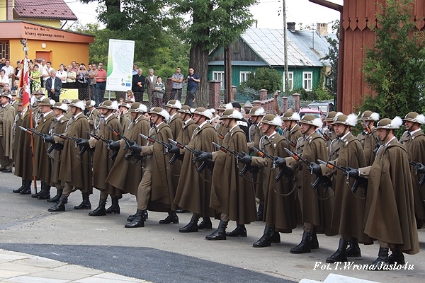 Odsłonięcie pomnika - Dębowiec 30.08.2009