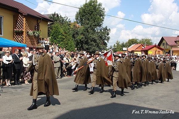 Odsłonięcie pomnika - Dębowiec 30.08.2009