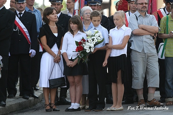 Odsłonięcie pomnika - Dębowiec 30.08.2009