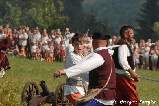 Parada historyczna w Krempnej
