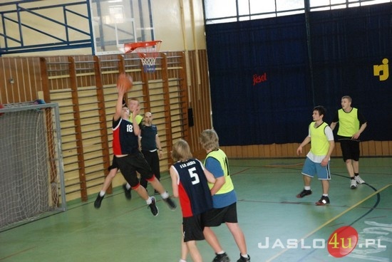 Powiatowy Turniej Koszykówki dla uczniów szkół ponadgimnazjalnych