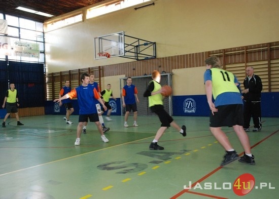 Powiatowy Turniej Koszykówki dla uczniów szkół ponadgimnazjalnych