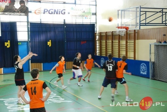 Powiatowy Turniej Koszykówki dla uczniów szkół ponadgimnazjalnych