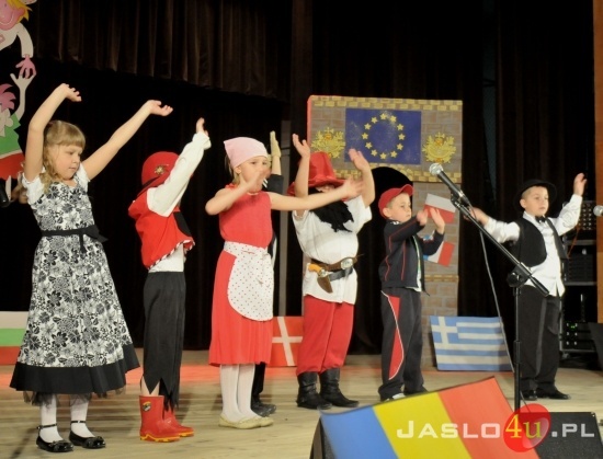 Przedszkolaki zaprezentowały tradycje krajów UE