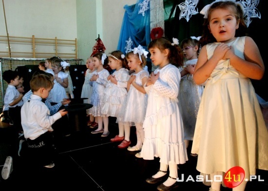 Przedszkole Miejskie nr 12. Występy z okazji Dni Babci i Dziadka fot. Ilona Czarnecka