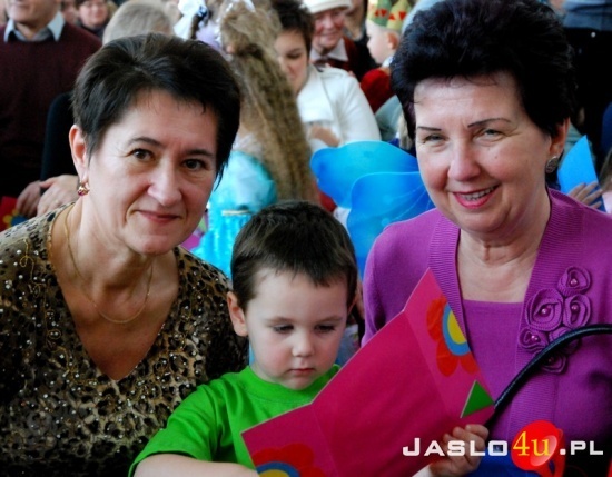 Przedszkole Miejskie nr 12. Występy z okazji Dni Babci i Dziadka fot. Ilona Czarnecka