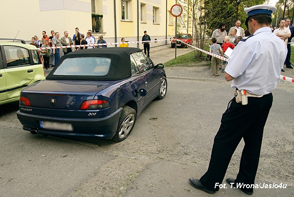 Ściął latarnię i potrącił kobietę