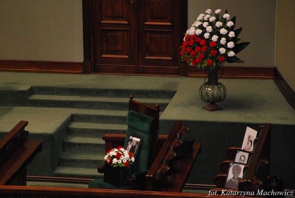 Sejm i Senat RP, cmentarz na Powązkach w Warszawie - 23.04.10