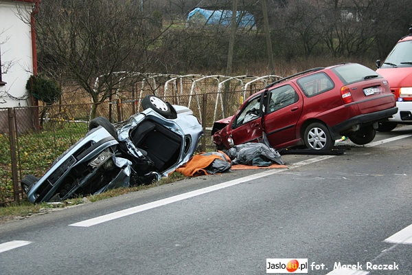 Tragiczny wypadek na ul. Krakowskiej. Trzy osoby nie żyją