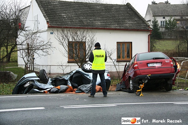 Tragiczny wypadek na ul. Krakowskiej. Trzy osoby nie żyją
