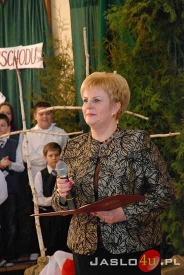 Uroczystość Zasadzenia Dębu Pamięci przy Szkole Podstawowej nr 4 w Jaśle