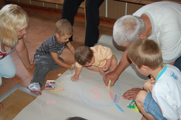 Wakacje z JDK - czwartki artystyczne osiedle Bryły