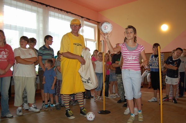 Wakacje z JDK - czwartki artystyczne osiedle Bryły