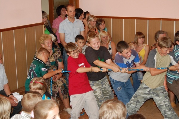 Wakacje z JDK - czwartki artystyczne osiedle Bryły