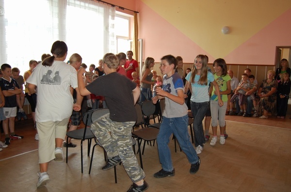 Wakacje z JDK - czwartki artystyczne osiedle Bryły