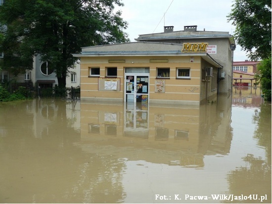 Woda powoli opada