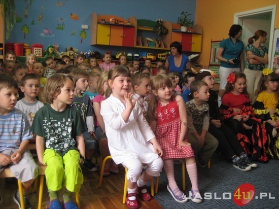 Wojewoda w przedszkolach z okazji Dnia Dziecka