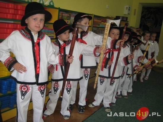Wojewoda w przedszkolach z okazji Dnia Dziecka