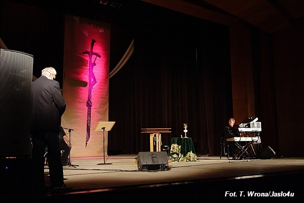 Z obłoków na ziemię - Jan Nowicki w JDK 18.10.2008 - Fot. Tomasz Wrona