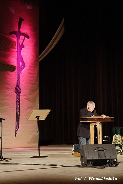 Z obłoków na ziemię - Jan Nowicki w JDK 18.10.2008 - Fot. Tomasz Wrona