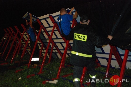 Zabezpieczanie terenu na osiedlu Niegłowice fot. Ilona Czarnecka