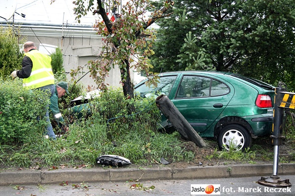 Zaparkował na latarni "na podwójnym gazie"