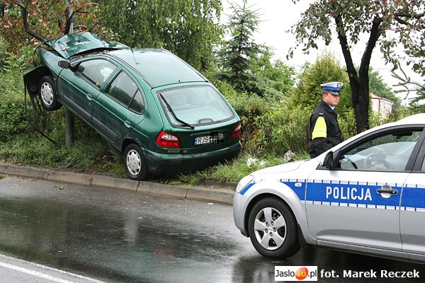 Zaparkował na latarni "na podwójnym gazie"