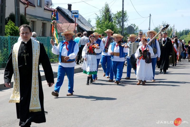 Dębowiec z Bazyliką Mniejszą NMP z La Salette