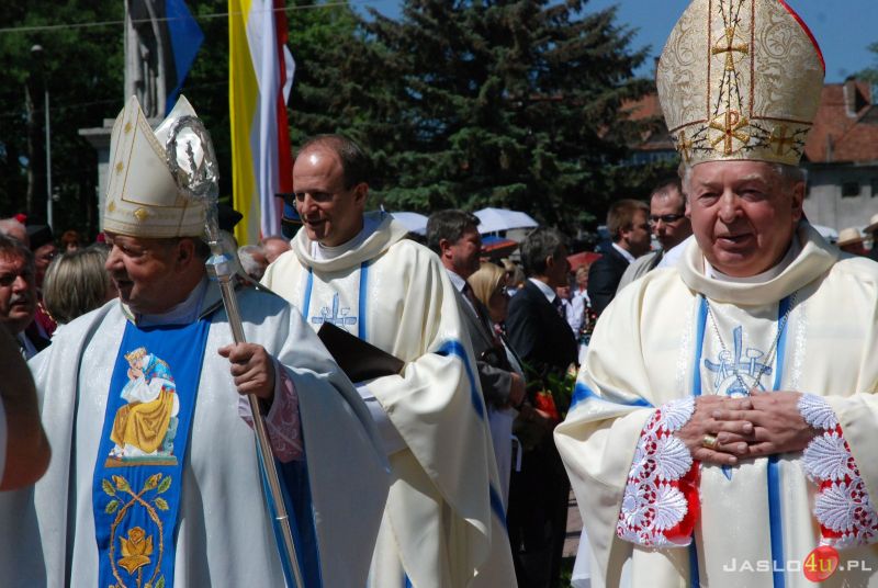 Dębowiec z Bazyliką Mniejszą NMP z La Salette