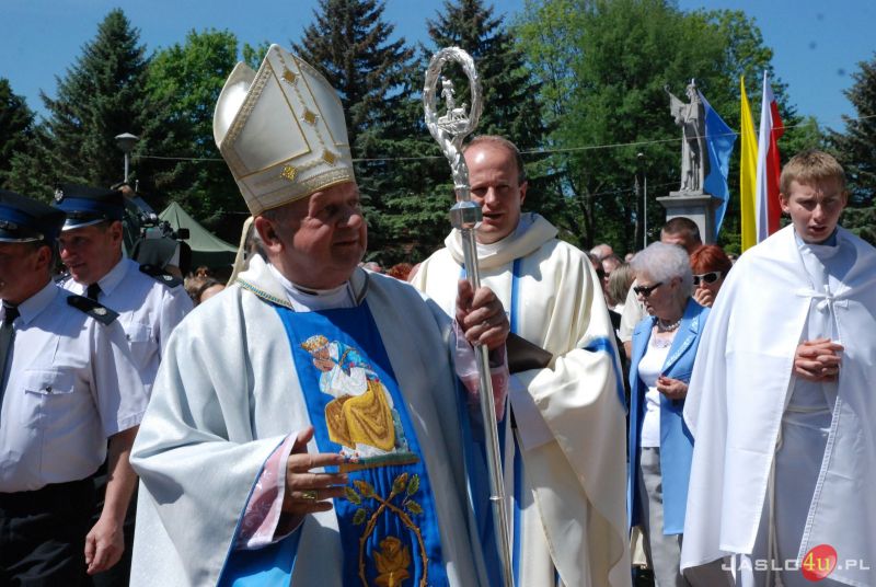 Dębowiec z Bazyliką Mniejszą NMP z La Salette