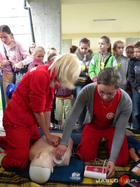 Inauguracja programu "Bezpieczne wakacje" w Zespole Szkół w Trzcinicy