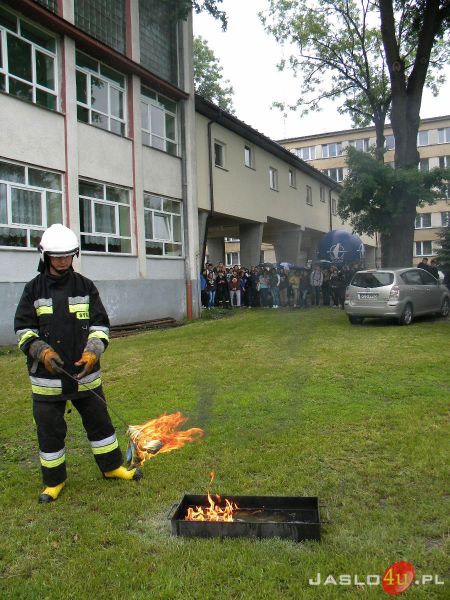 Inauguracja programu "Bezpieczne wakacje" w Zespole Szkół w Trzcinicy
