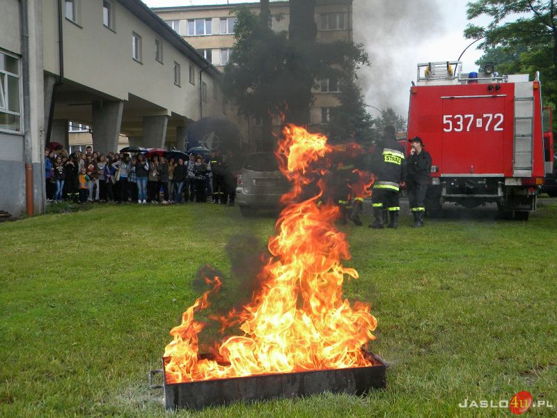 Inauguracja programu "Bezpieczne wakacje" w Zespole Szkół w Trzcinicy