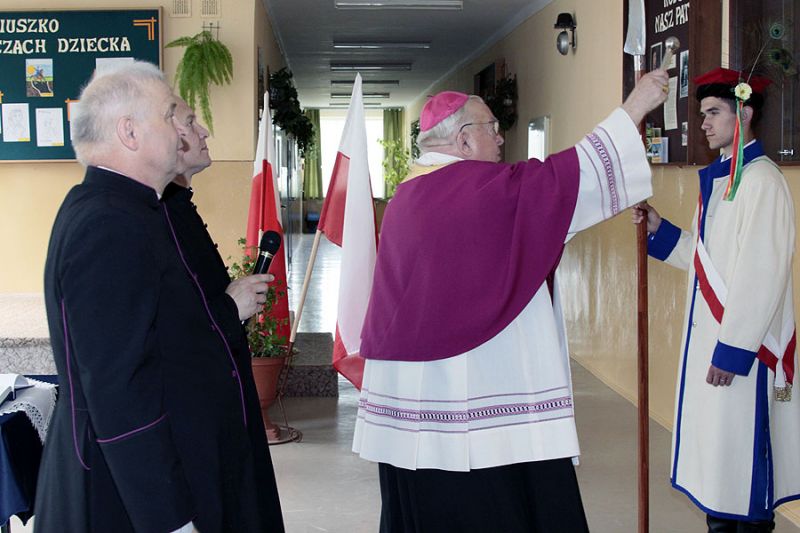 Nadanie imienia Szkoły Podstawowej w Cieklinie