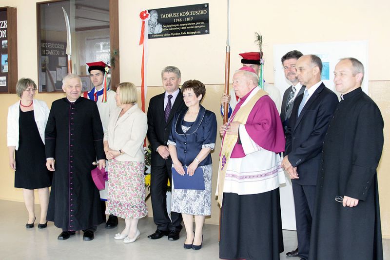 Nadanie imienia Szkoły Podstawowej w Cieklinie