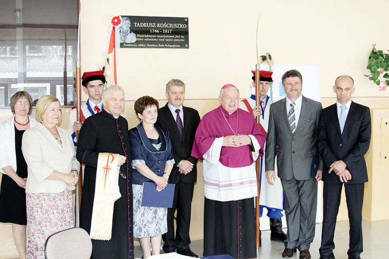 Nadanie imienia Szkoły Podstawowej w Cieklinie