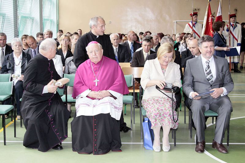 Nadanie imienia Szkoły Podstawowej w Cieklinie