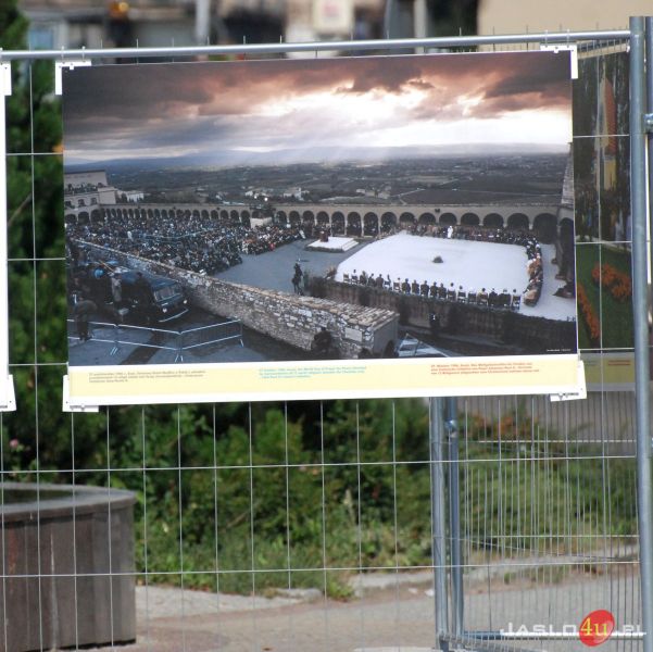 Wystawa fotograficzna poświęcona papieżowi Janowi Pawłowi II