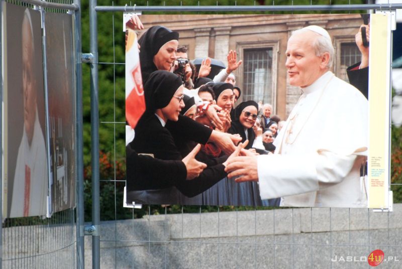 Wystawa fotograficzna poświęcona papieżowi Janowi Pawłowi II
