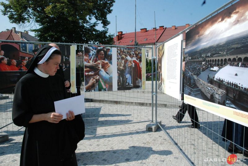 Wystawa fotograficzna poświęcona papieżowi Janowi Pawłowi II