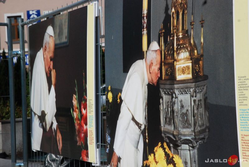 Wystawa fotograficzna poświęcona papieżowi Janowi Pawłowi II