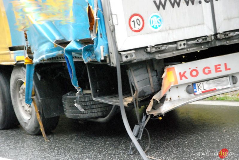 Wypadek na drodze  wojewódzkiej relacji Jasło-Rzeszów