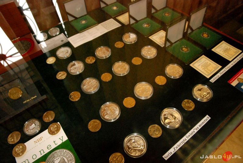 Monety, banknoty i medale - dzieła sztuki w  Banku Spółdzielczym oddział w Jaśle