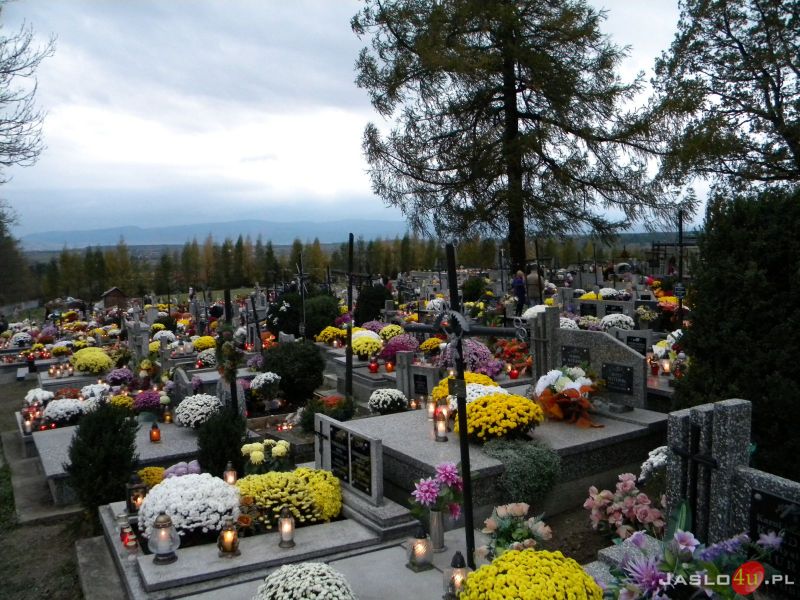 Wszystkich Świętych - cmentarz w Dębowcu