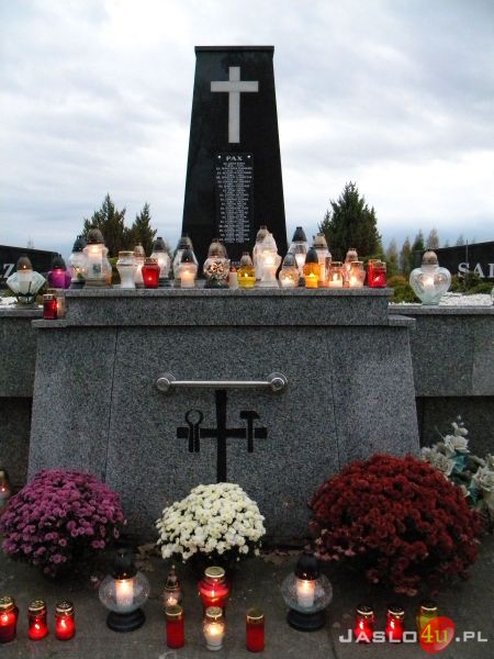 Wszystkich Świętych - cmentarz w Dębowcu