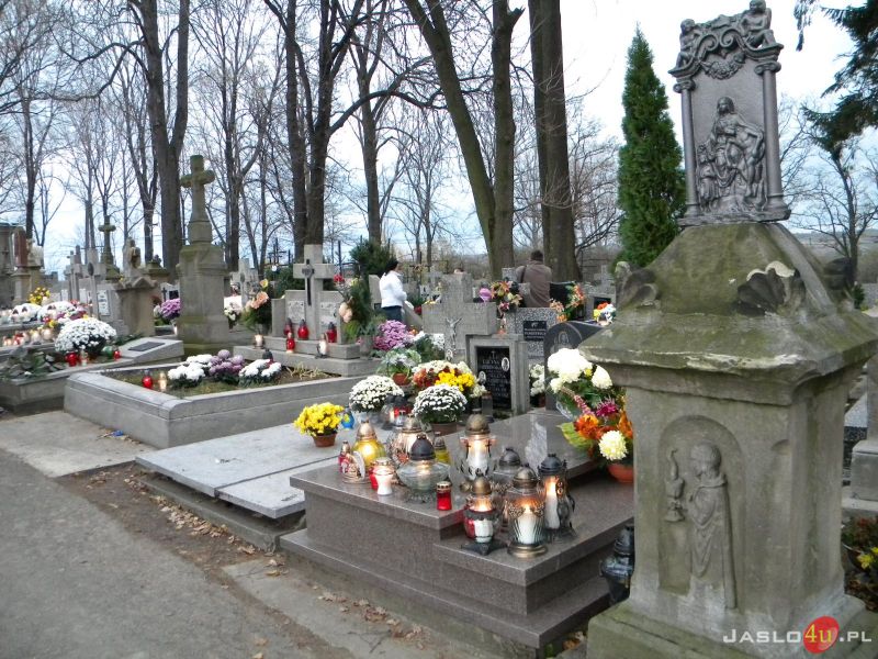 Wszystkich Świętych - cmentarz w Dębowcu
